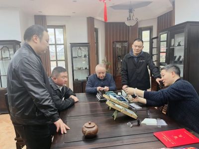 以匠心传承文化，商会副会长龙其带队走访上海周立祥玉雕艺术品工作室